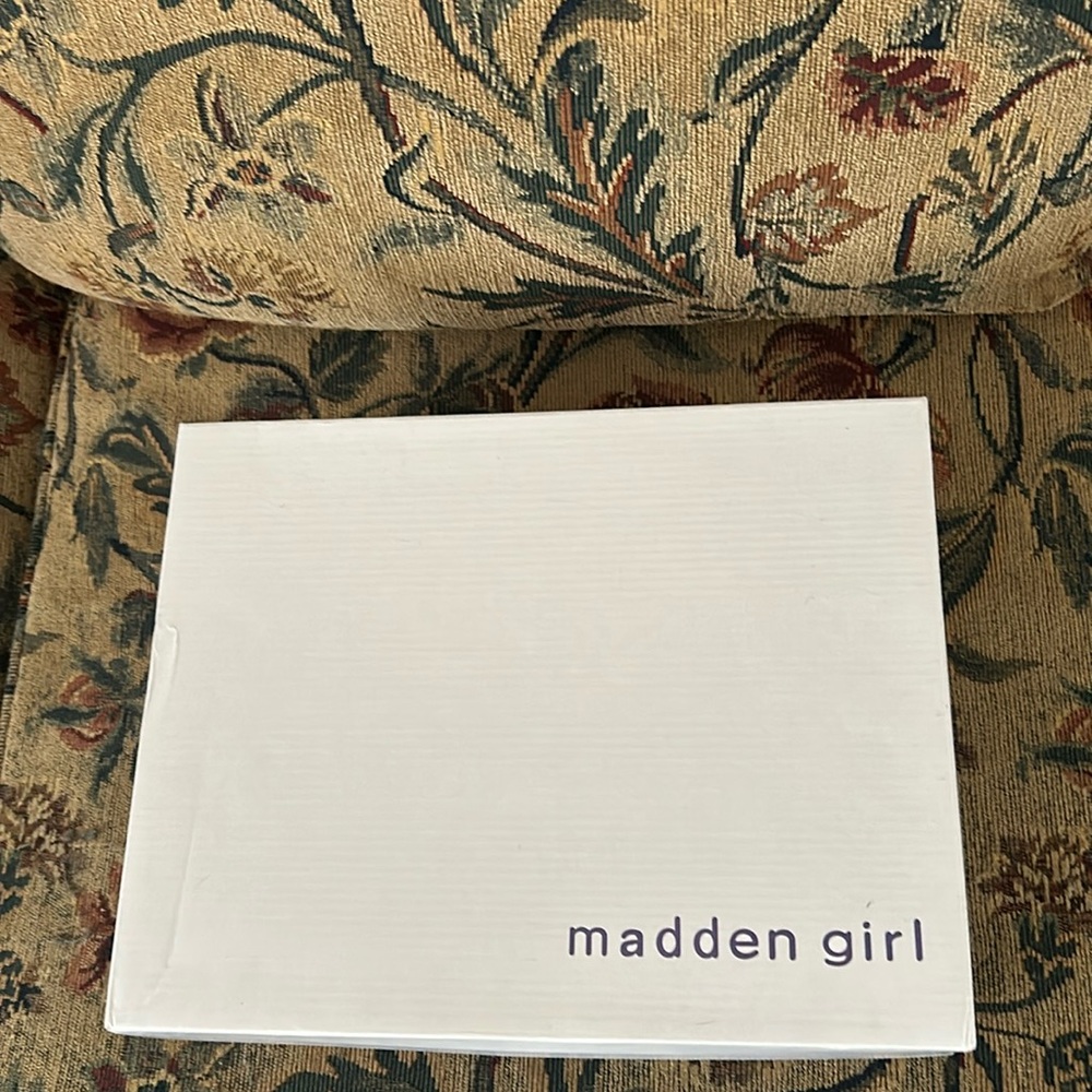 Madden Girl Leslie size 6 M boots!